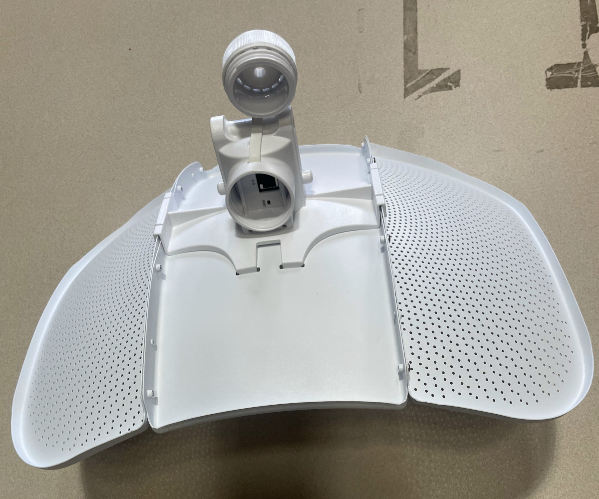 Antenna feed ethernet port orientation
